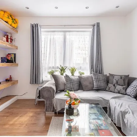 Fresh Apartment & Parking London Exterior photo